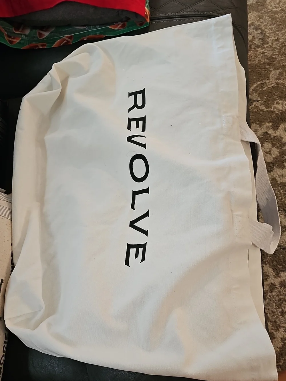 REVOLVE simple white